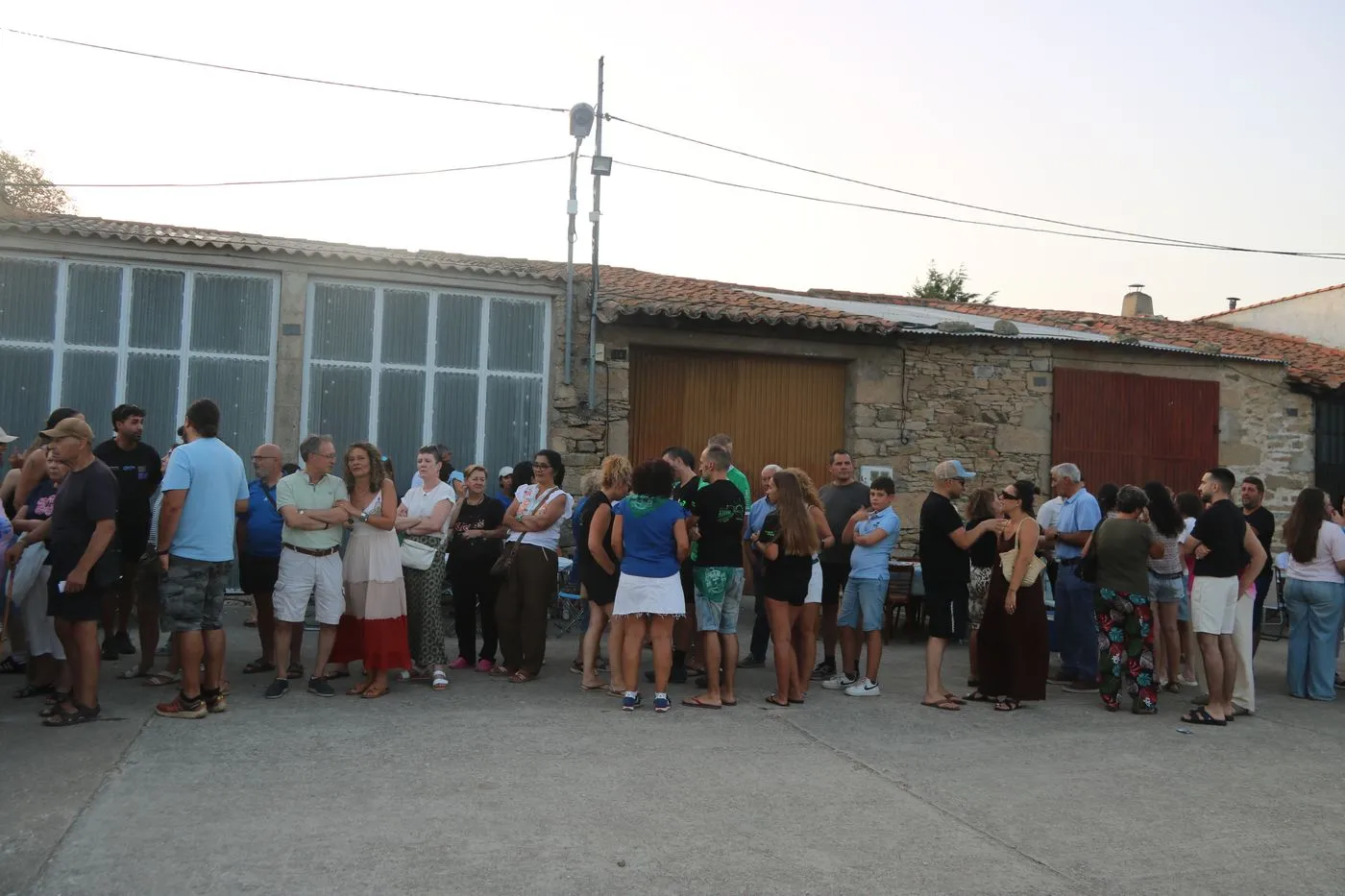 Merienda popular de las fiestas de Almendra / ARIAS