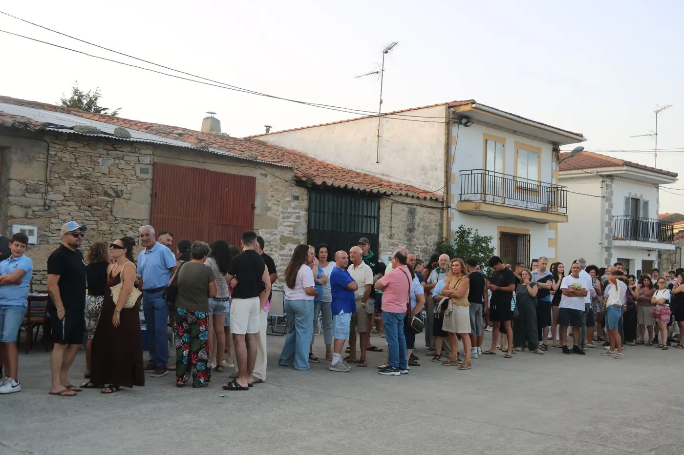 Merienda popular de las fiestas de Almendra / ARIAS