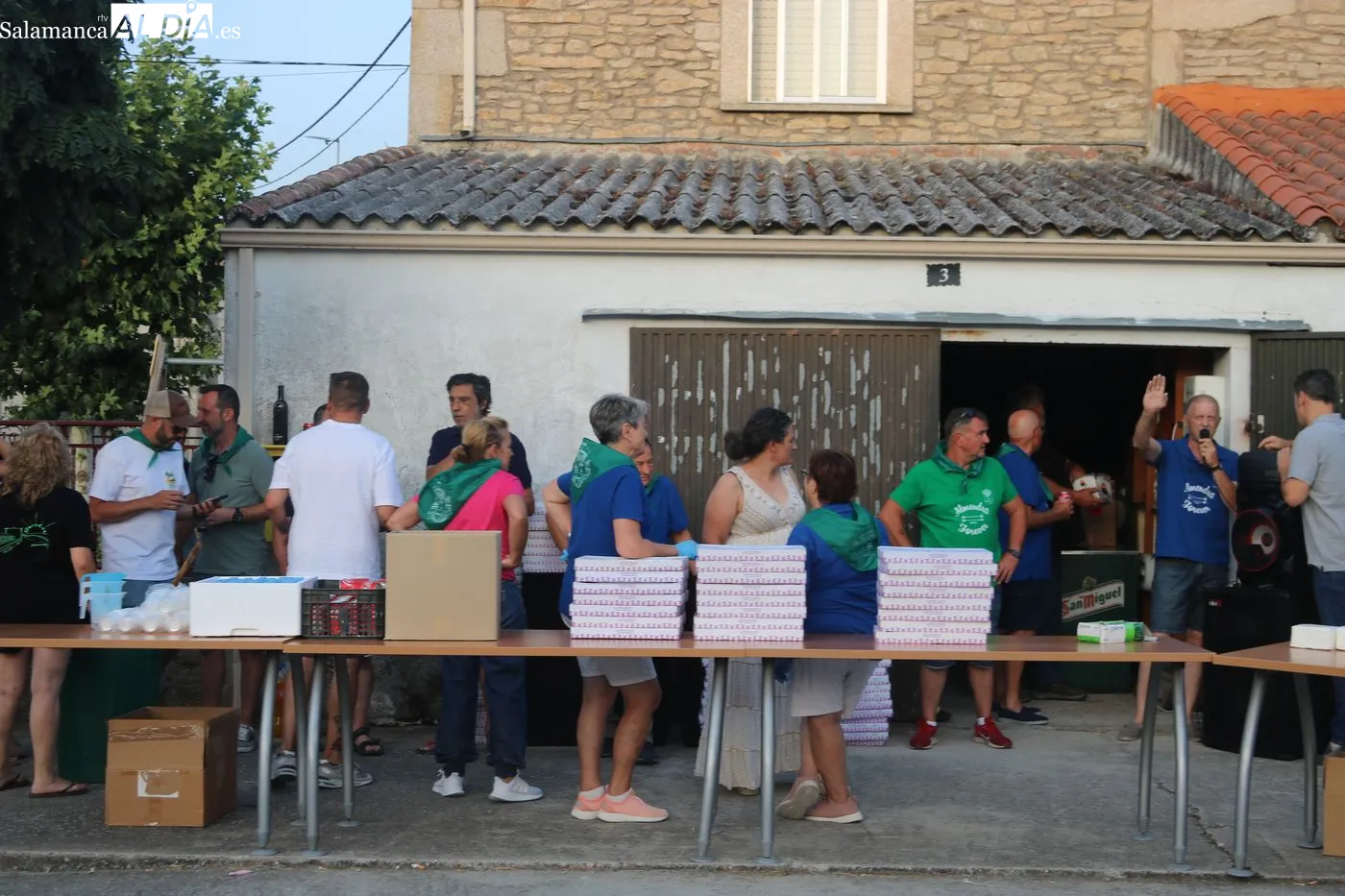 Merienda popular de las fiestas de Almendra / ARIAS