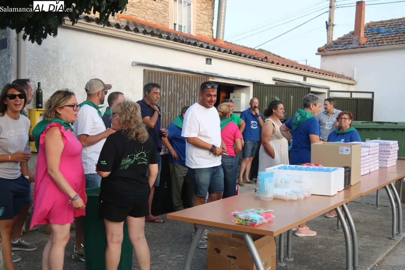 Merienda popular de las fiestas de Almendra / ARIAS