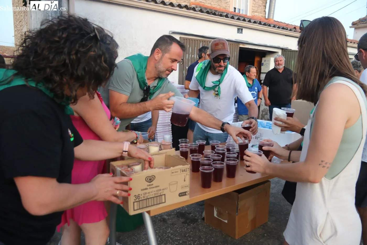 Merienda popular de las fiestas de Almendra / ARIAS
