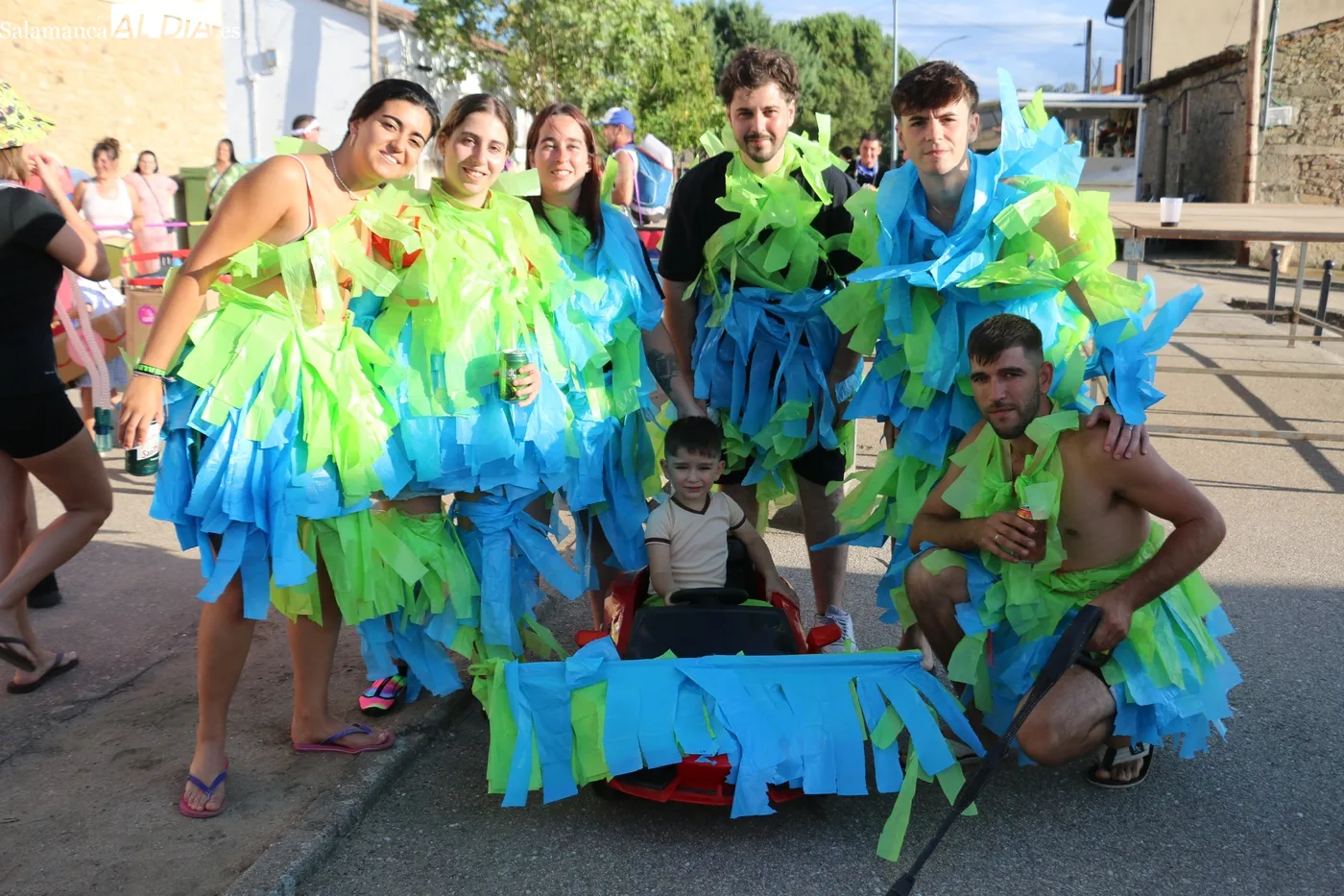 Divertido desfile de carrozas y peñas en Cerralbo este lunes / REP. GRÁFICO: M.C. Y LORENA ARIAS 