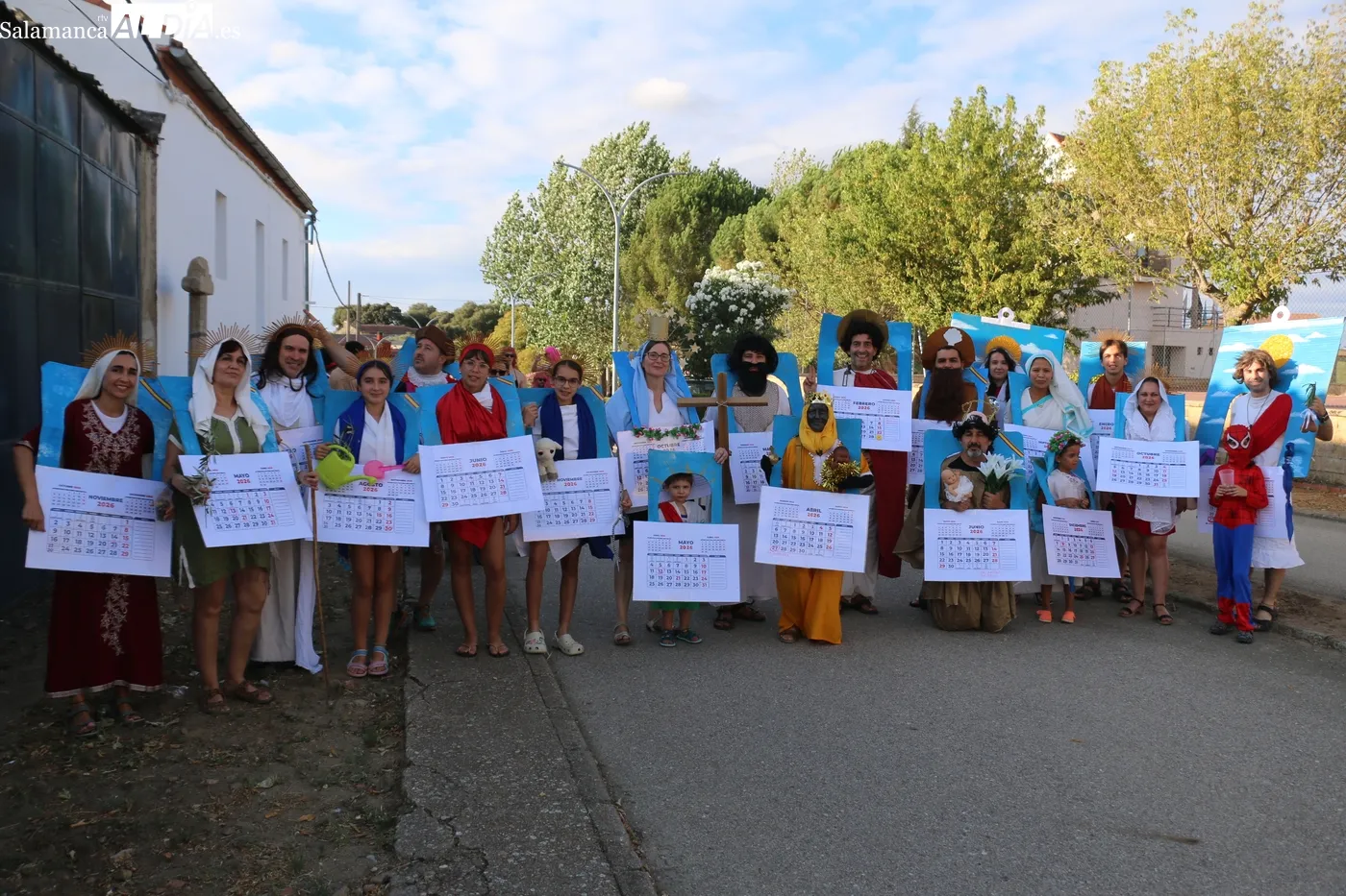 Divertido desfile de carrozas y peñas en Cerralbo este lunes / REP. GRÁFICO: M.C. Y LORENA ARIAS 