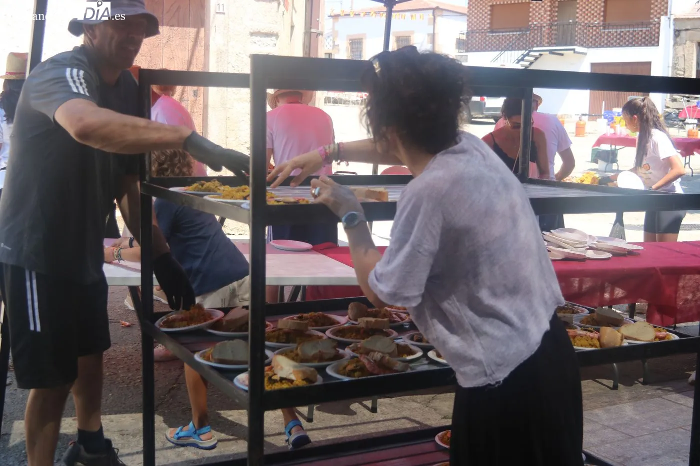 Paellada popular de las fiestas estivales de Monleras / ARIAS