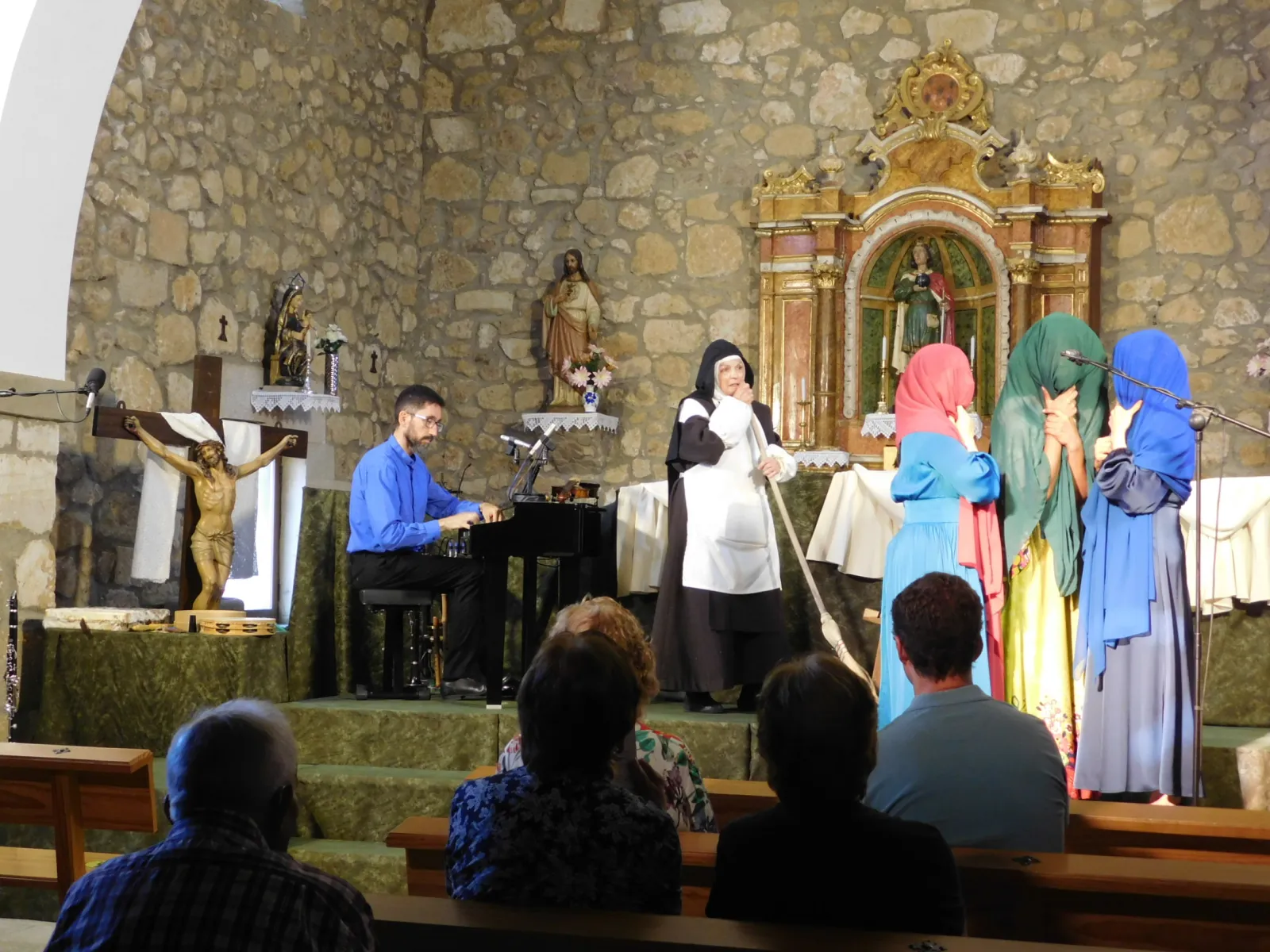 Foto 9 - FOTOS | El teatro de Denis Rafter detiene el tiempo en La Sagrada ante un p&uacute;blico entregado