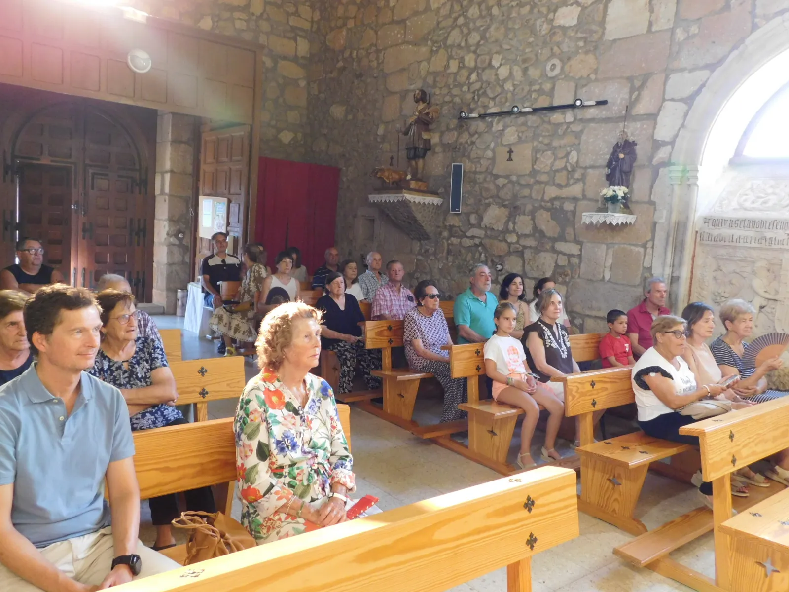 Foto 3 - FOTOS | El teatro de Denis Rafter detiene el tiempo en La Sagrada ante un p&uacute;blico entregado