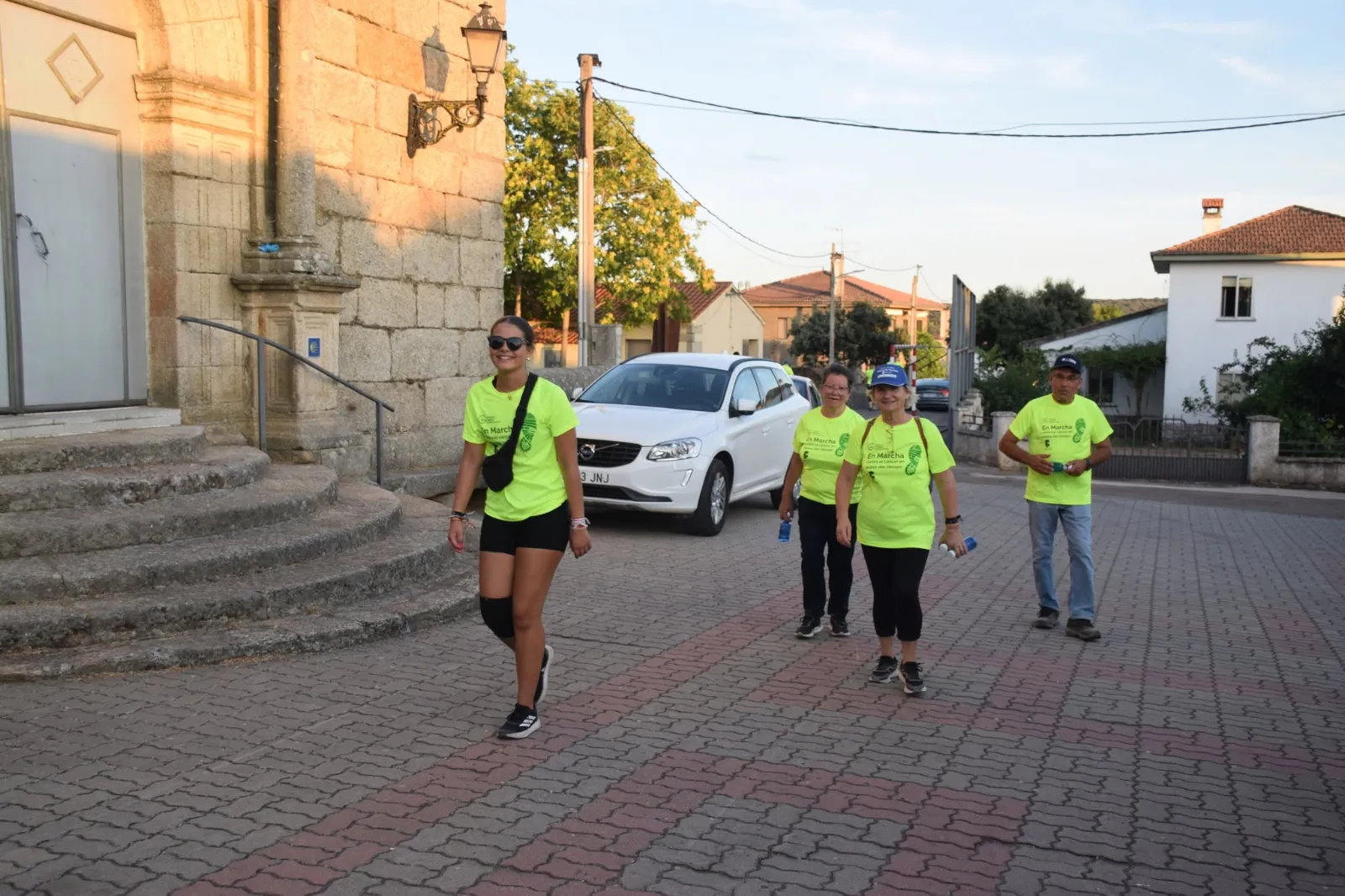 Foto 5 - La Raya se vuelca contra el c&aacute;ncer: 1.100 personas disfrutaron de la marcha de Aldea del Obispo 