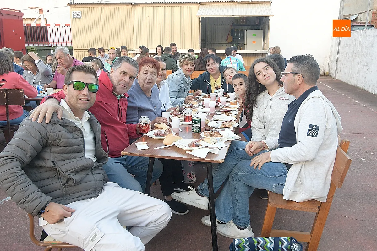 Parrillada popular en Tenebrón