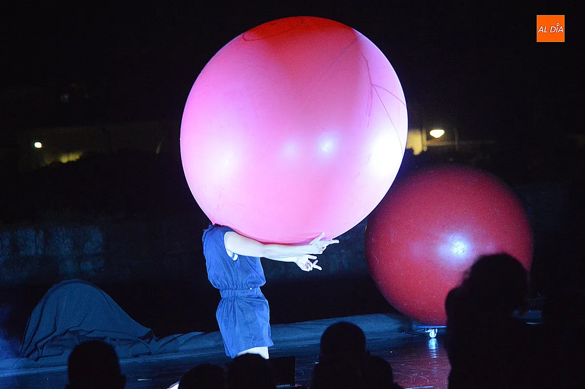 Foto 3 - El circo y el humor toman la noche del pen&uacute;ltimo d&iacute;a de la Feria