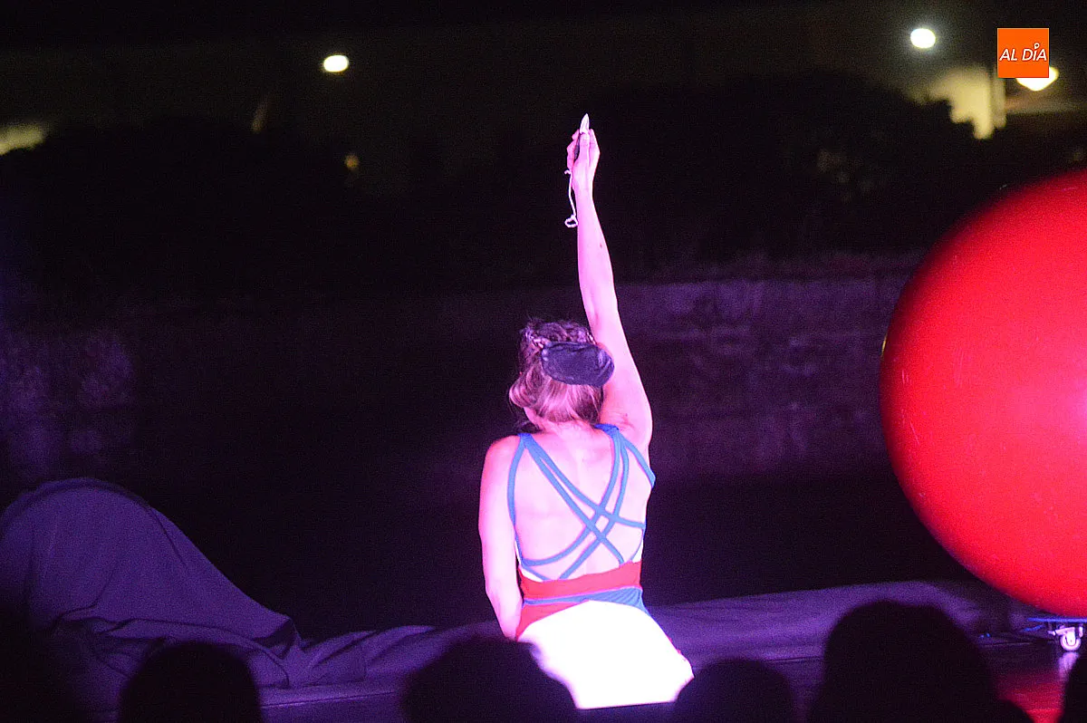 Foto 2 - El circo y el humor toman la noche del pen&uacute;ltimo d&iacute;a de la Feria