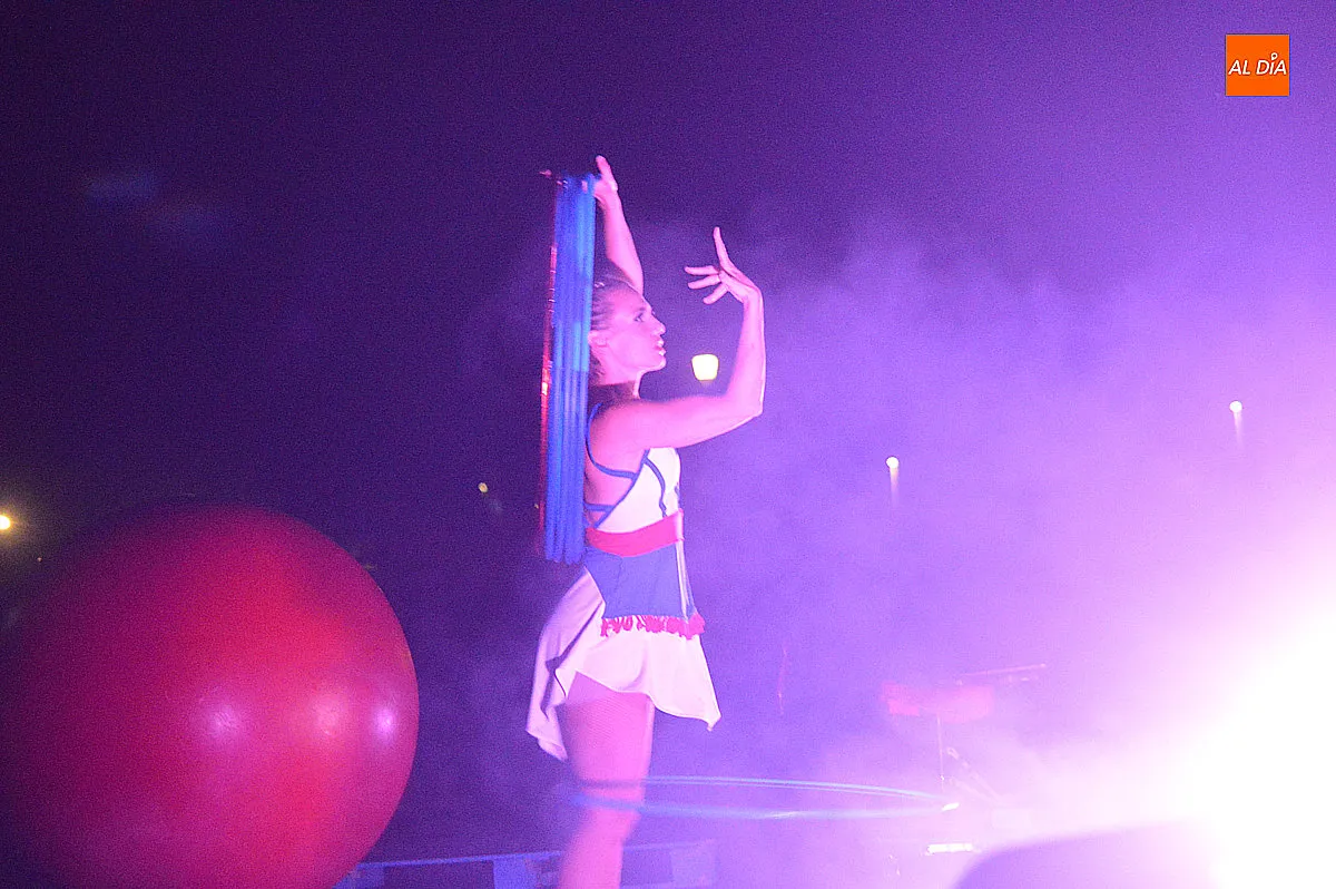 Foto 6 - El circo y el humor toman la noche del pen&uacute;ltimo d&iacute;a de la Feria