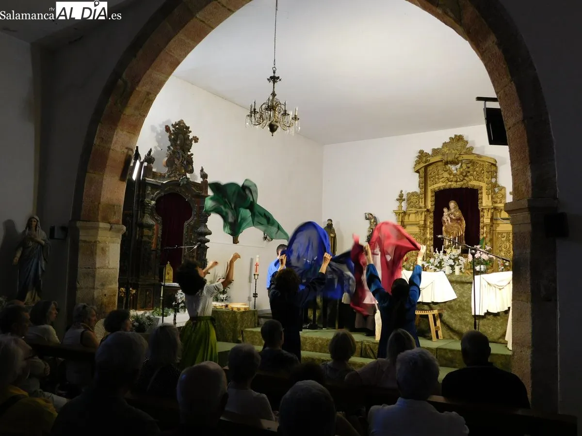 Monterrubio de la Sierra se vuelca con la representación de 'Juan, el espíritu del amor'