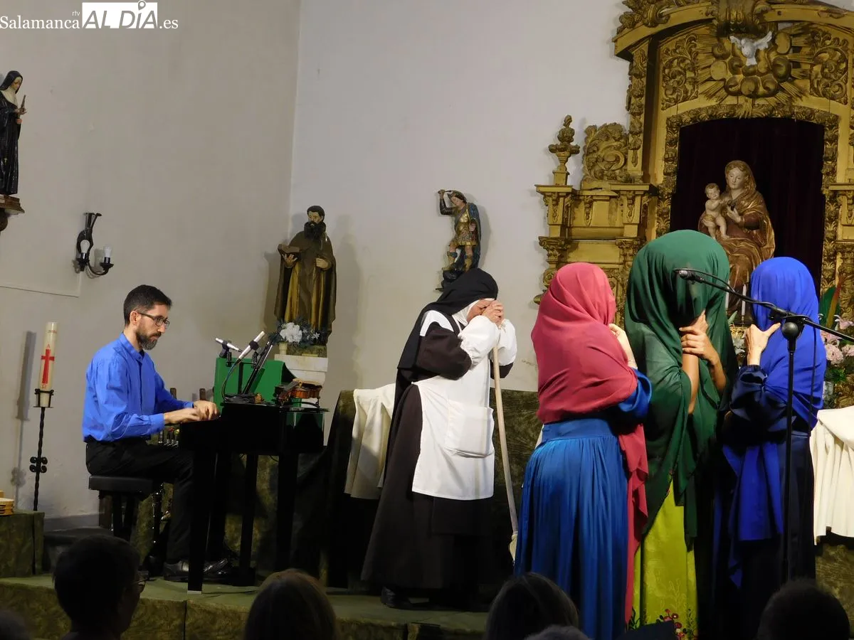 Monterrubio de la Sierra se vuelca con la representación de 'Juan, el espíritu del amor'