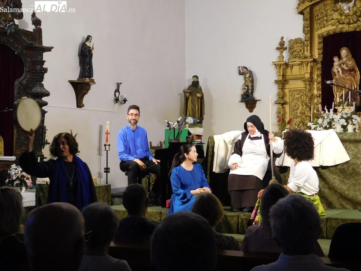 Monterrubio de la Sierra se vuelca con la representación de 'Juan, el espíritu del amor'