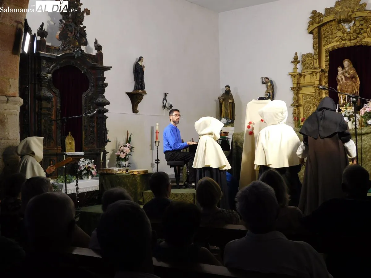 Monterrubio de la Sierra se vuelca con la representación de 'Juan, el espíritu del amor'