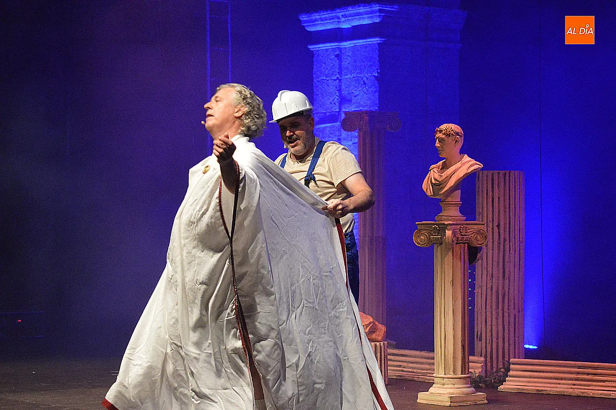 Foto 11 - &lsquo;Un tal C&eacute;sar&rsquo; cierra el jueves con un viaje entre la historia y el humor