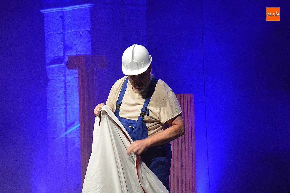 Foto 8 - &lsquo;Un tal C&eacute;sar&rsquo; cierra el jueves con un viaje entre la historia y el humor