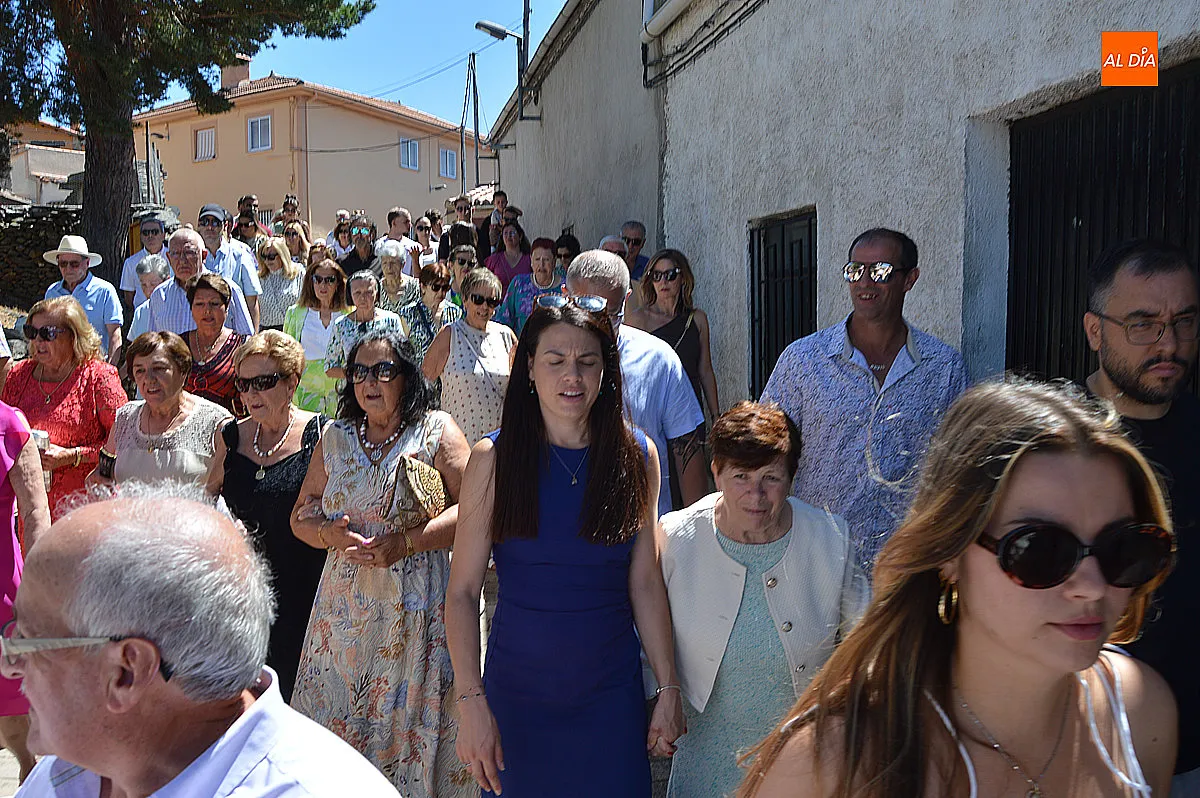 Foto 17 - El Cristo del Buen Suceso vuelve a recorrer las calles de Agallas en una concurrida procesi&oacute;n