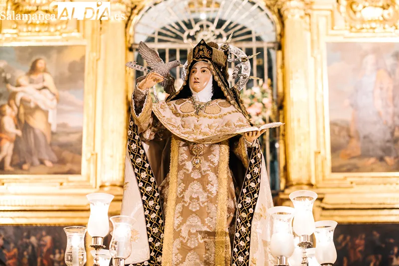 Foto 11 - Alba de Tormes cierra sus fiestas con el regreso de Santa Teresa a la clausura