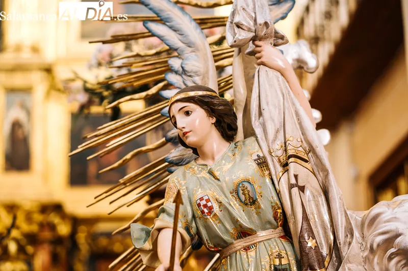 Foto 2 - Alba de Tormes cierra sus fiestas con el regreso de Santa Teresa a la clausura