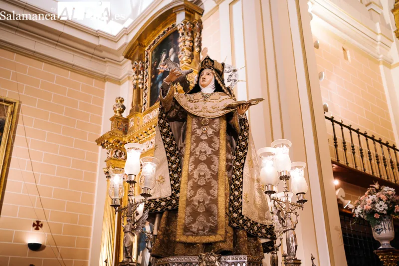 Foto 7 - Alba de Tormes cierra sus fiestas con el regreso de Santa Teresa a la clausura