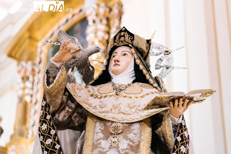 Foto 8 - Alba de Tormes cierra sus fiestas con el regreso de Santa Teresa a la clausura