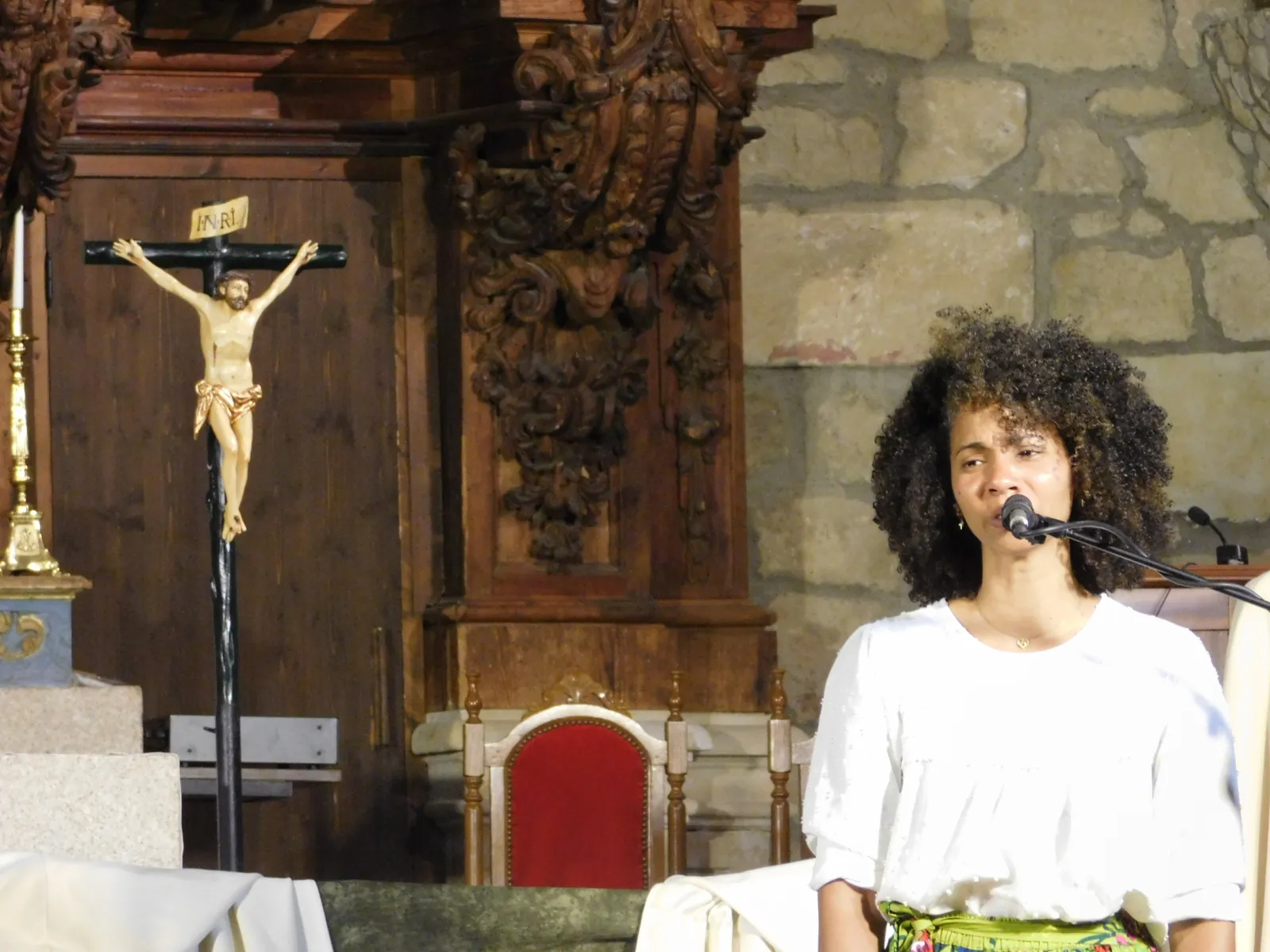 Foto 11 - La poes&iacute;a y la m&uacute;sica de Denis Rafter conmueven a los vecinos de San Mu&ntilde;oz