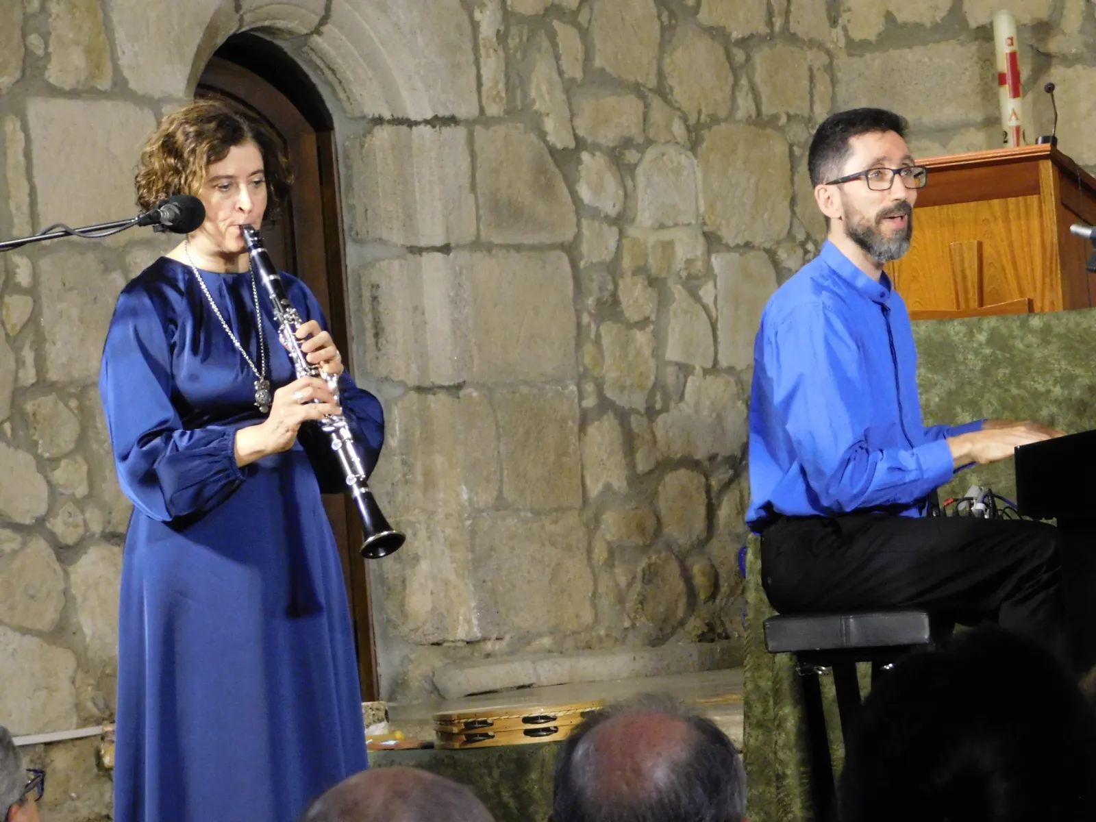 Foto 15 - La poes&iacute;a y la m&uacute;sica de Denis Rafter conmueven a los vecinos de San Mu&ntilde;oz