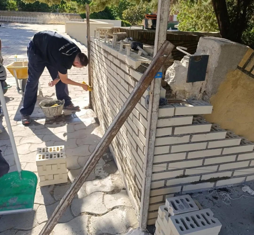 Foto 4 - Nuevos programas de empleo rehabilitar&aacute;n colegios y centros municipales de Salamanca
