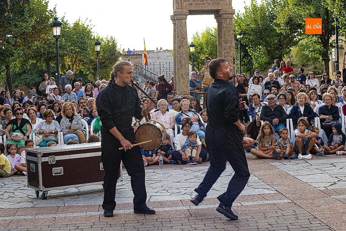 Foto 3 - La representaci&oacute;n &lsquo;Tente Nublo&rsquo; fusiona tradici&oacute;n y modernidad a trav&eacute;s de la m&uacute;sica y la danza