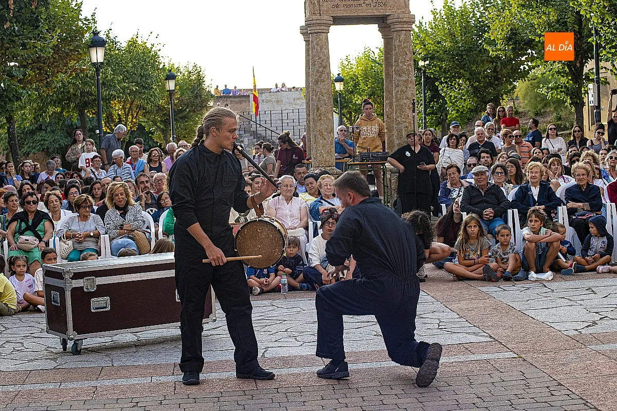 Foto 2 - La representaci&oacute;n &lsquo;Tente Nublo&rsquo; fusiona tradici&oacute;n y modernidad a trav&eacute;s de la m&uacute;sica y la danza