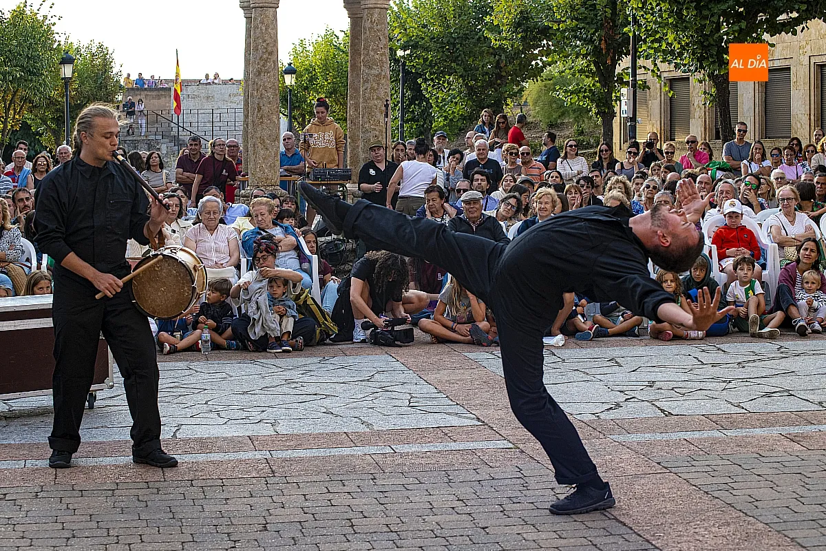 Foto 6 - La representaci&oacute;n &lsquo;Tente Nublo&rsquo; fusiona tradici&oacute;n y modernidad a trav&eacute;s de la m&uacute;sica y la danza