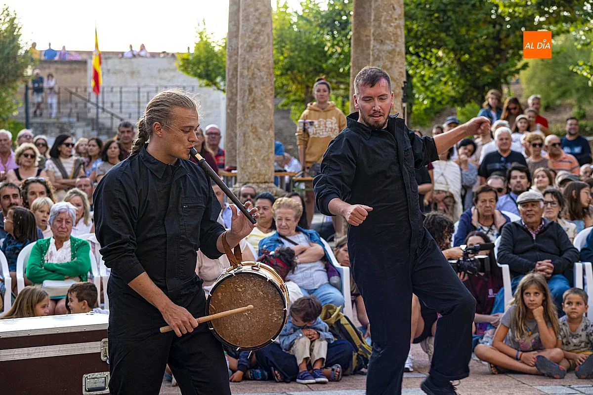 Foto 7 - La representaci&oacute;n &lsquo;Tente Nublo&rsquo; fusiona tradici&oacute;n y modernidad a trav&eacute;s de la m&uacute;sica y la danza