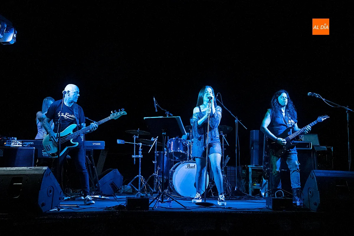 THE COVERS pone la banda sonora a la noche festiva del barrio de San Isidoro y la Avda. de España