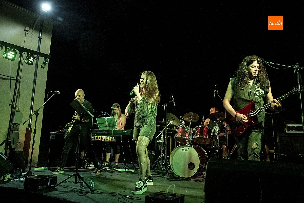 THE COVERS pone la banda sonora a la noche festiva del barrio de San Isidoro y la Avda. de España