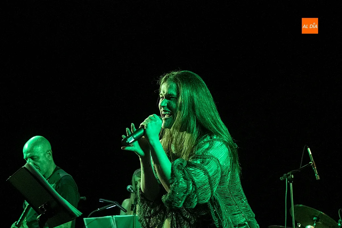THE COVERS pone la banda sonora a la noche festiva del barrio de San Isidoro y la Avda. de España