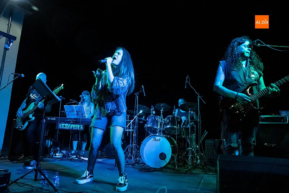 THE COVERS pone la banda sonora a la noche festiva del barrio de San Isidoro y la Avda. de España