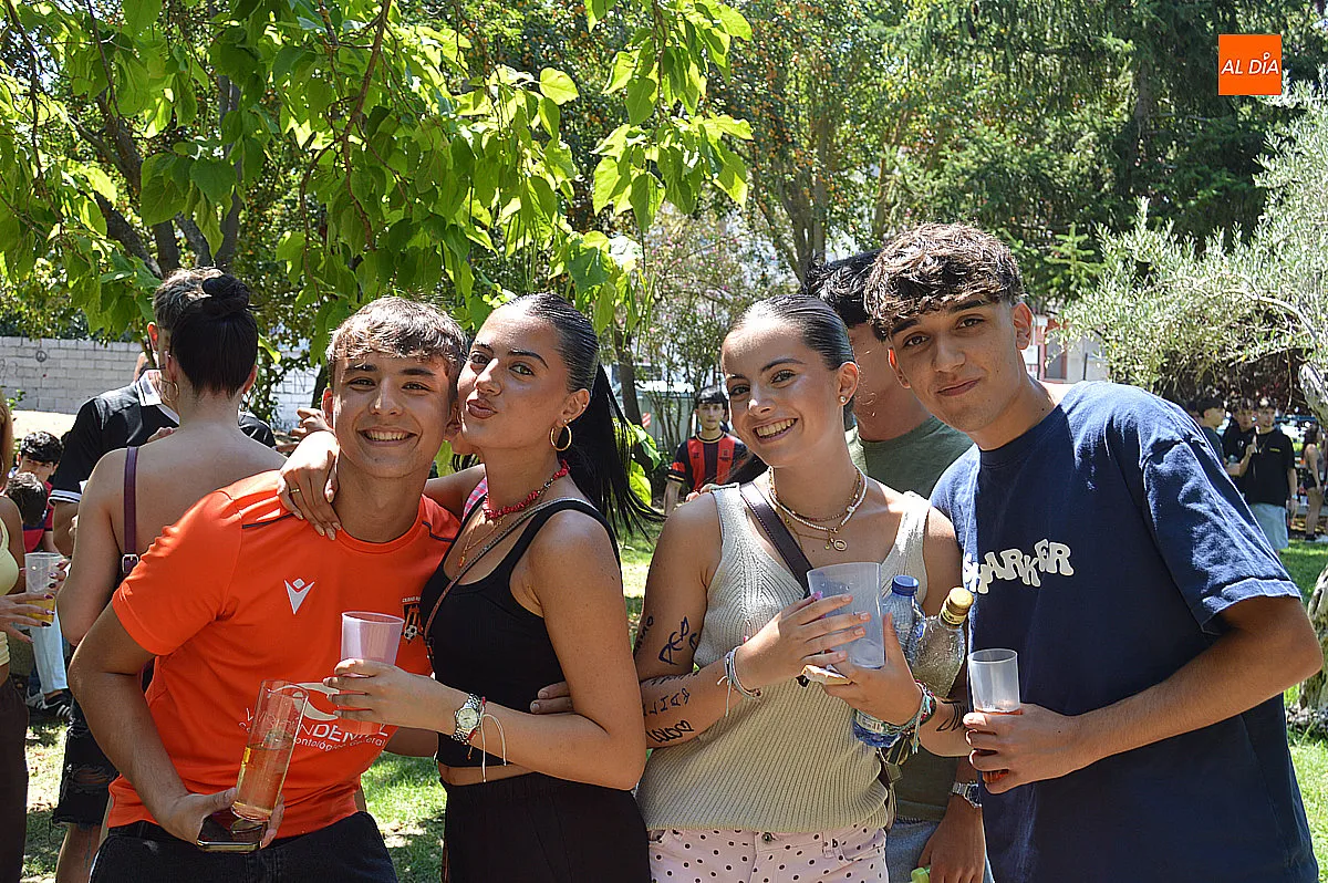 Foto 10 - Los j&oacute;venes llenan de ambiente el Valle de San Mart&iacute;n durante el Martes Mayor
