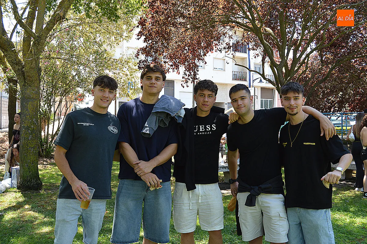 Foto 5 - Los j&oacute;venes llenan de ambiente el Valle de San Mart&iacute;n durante el Martes Mayor