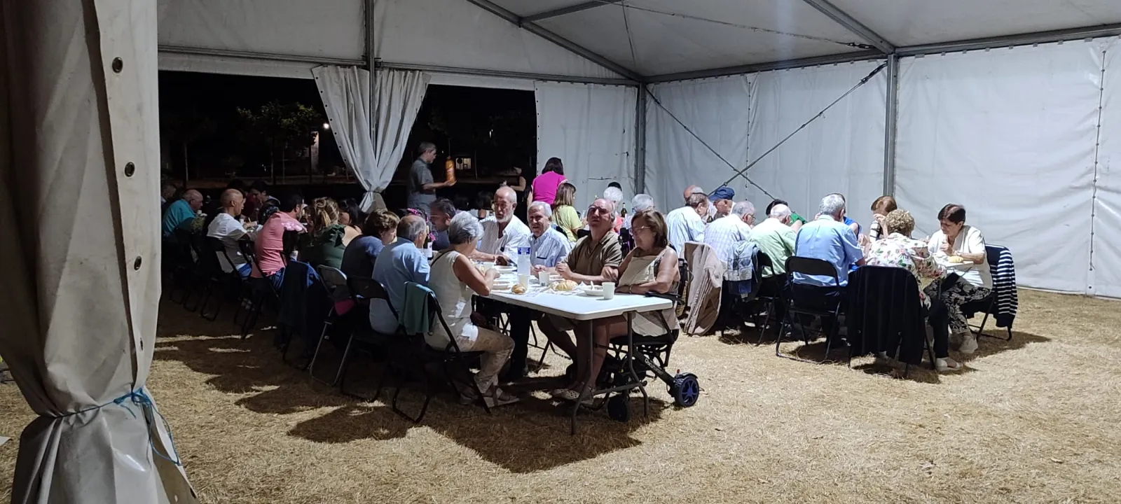A la cena ofrecida por el Ayuntamiento asistieron unas 300 personas