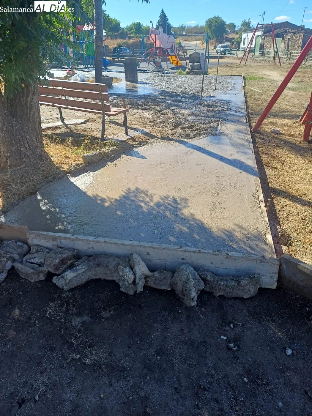 Finalizadas la obras de pavimentación del parque La Laguna en Hinojosa de Duero