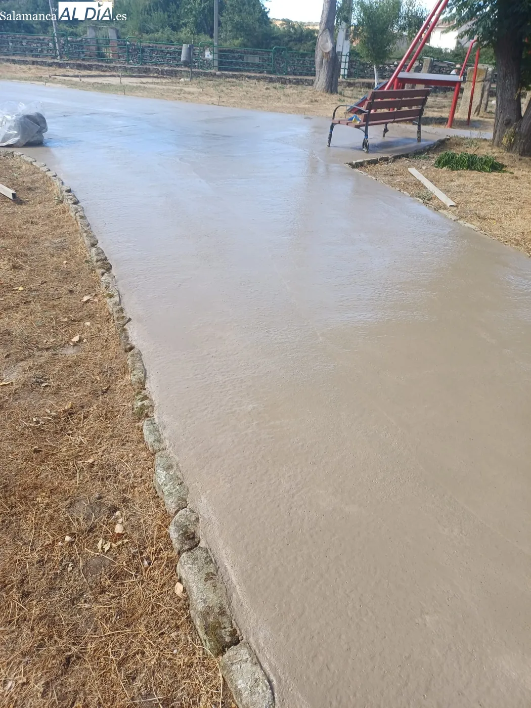 Finalizadas la obras de pavimentación del parque La Laguna en Hinojosa de Duero