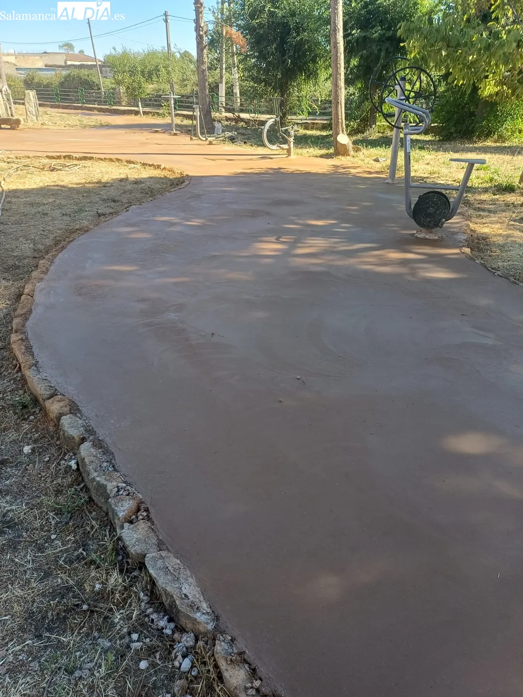 Finalizadas la obras de pavimentación del parque La Laguna en Hinojosa de Duero