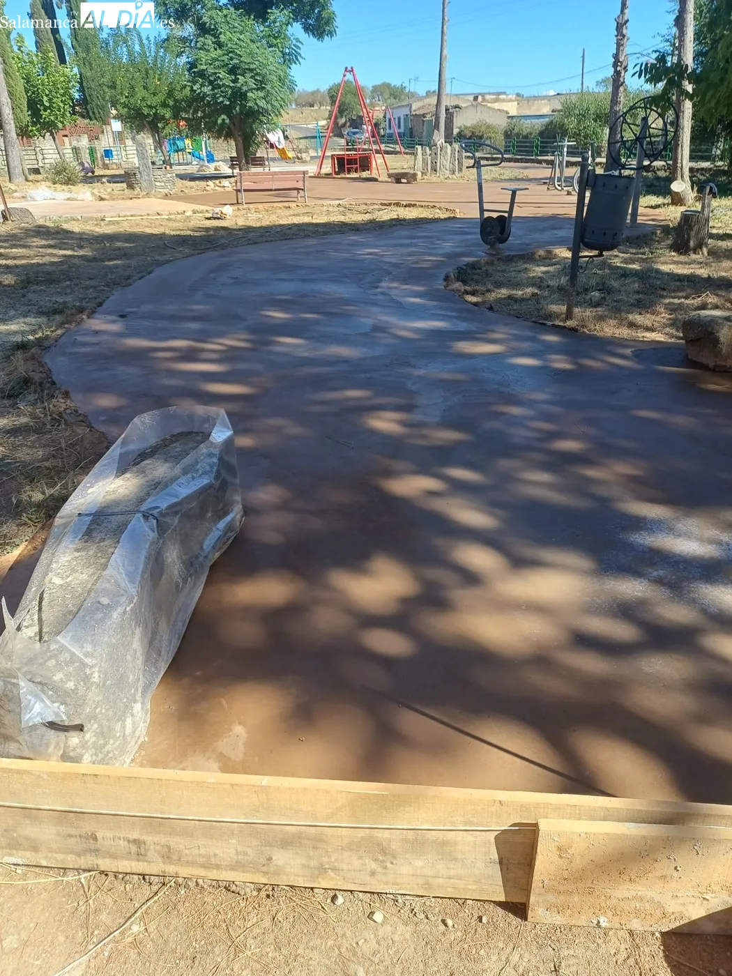 Finalizadas la obras de pavimentación del parque La Laguna en Hinojosa de Duero