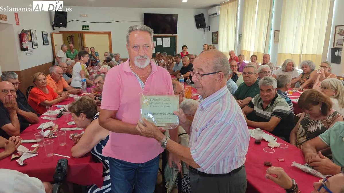 Comida de socios de la Asociación de Mayores de Cabeza de Framontanos / JOSÉ ANTONIO MARTÍN GARCÍA
