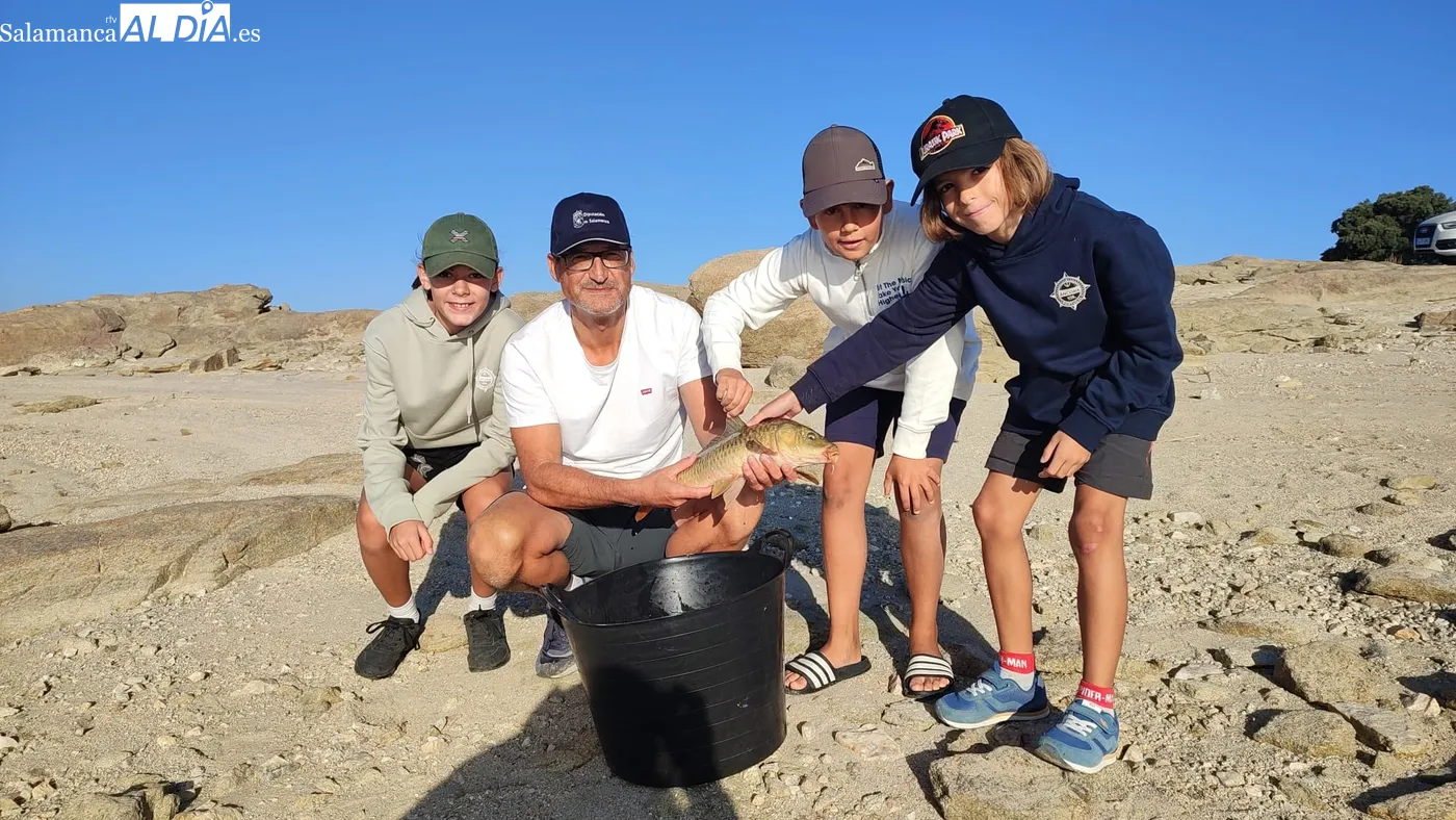 Buena participación en el XV Encuentro de Pesca 'San Roque' en Villarino de los Aires / CORRAL