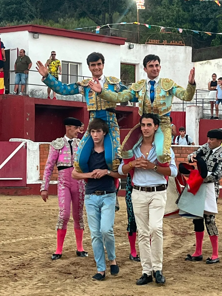 Entretenido festejo en Saucelle con novillos de Domingo Hernández, y los novilleros Fran Perera y Noel García