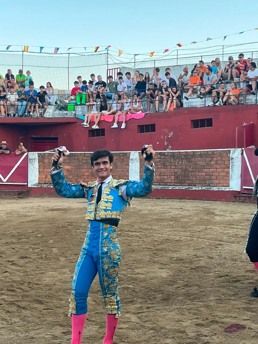 Entretenido festejo en Saucelle con novillos de Domingo Hernández, y los novilleros Fran Perera y Noel García