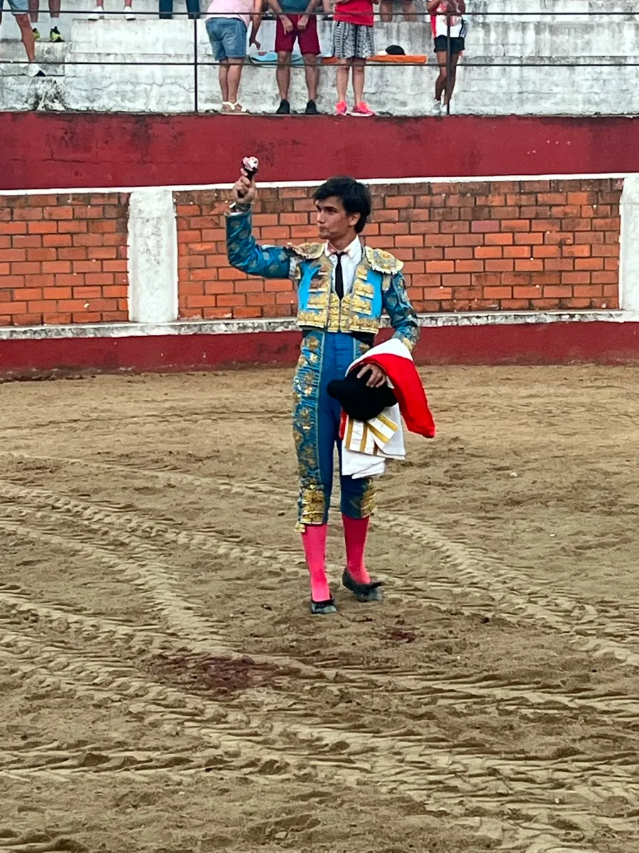 Entretenido festejo en Saucelle con novillos de Domingo Hernández, y los novilleros Fran Perera y Noel García
