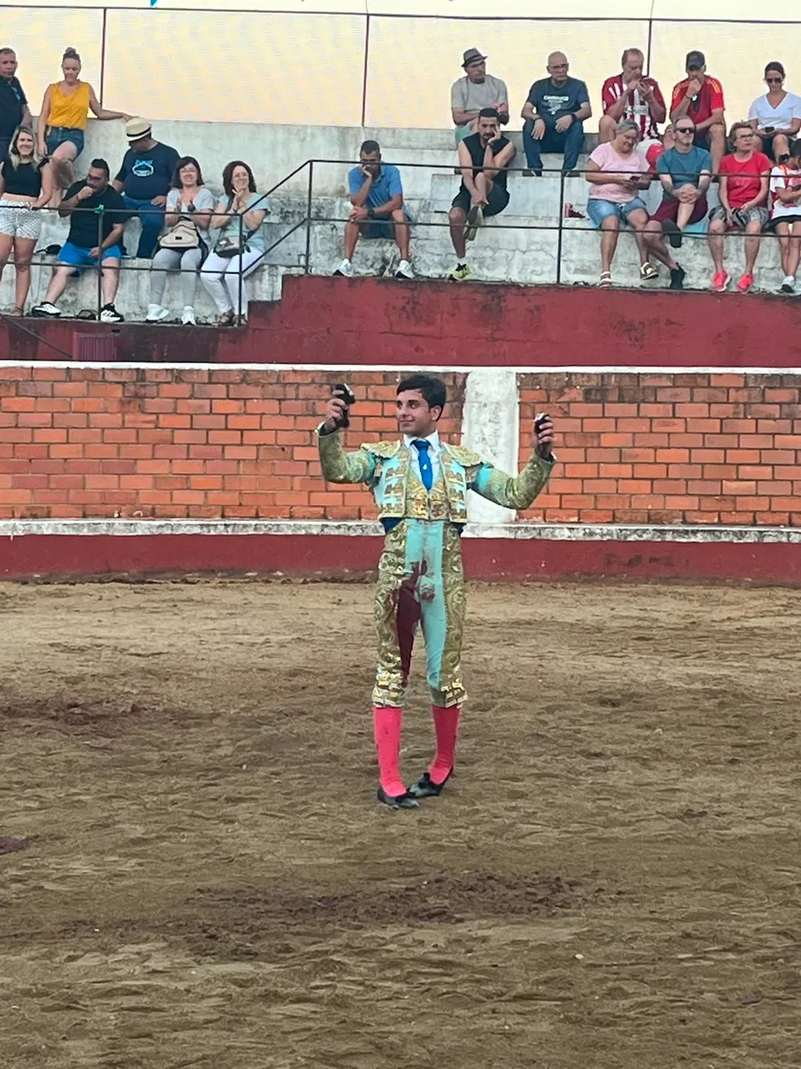 Entretenido festejo en Saucelle con novillos de Domingo Hernández, y los novilleros Fran Perera y Noel García
